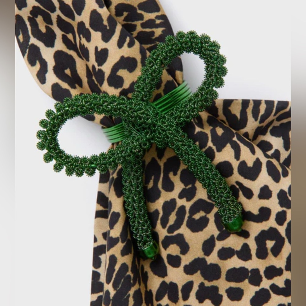 Tuckernuck set of four green bow napkin rings.